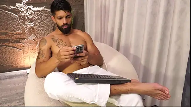 Snapshot of DannSaenz chatting on April 27, 2026, 6:50 pm DannSaenz online show from April 27, 2026, 6:50 pm