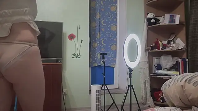 Diamond Tyler online show from November 15, 2025, 2:57 pm