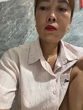Linaannn online show from May 13, 2026, 11:11 pm