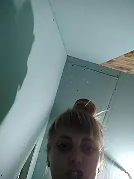 CoddessCrystal online show from October 15, 2025, 5:02 pm