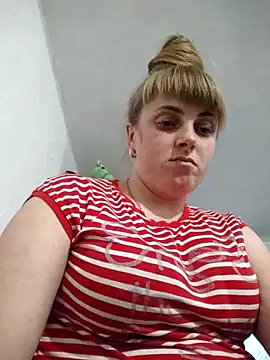 CoddessCrystal online show from November 23, 2025, 1:33 pm