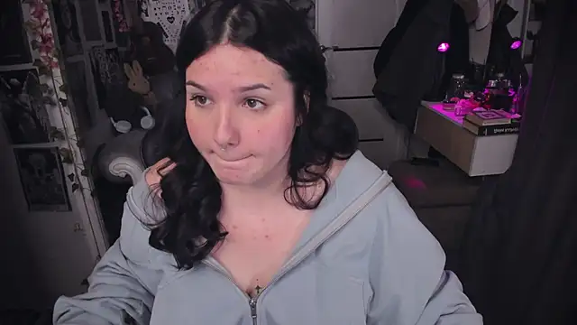 Snapshot of Diasporaaa chatting on November 1, 2025, 2:57 am Diasporaaa online show from November 1, 2025, 2:57 am