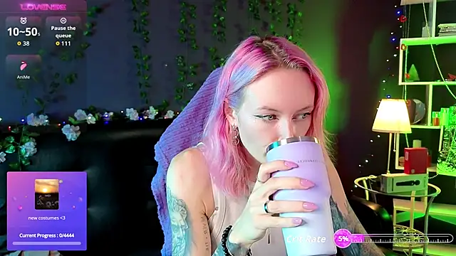  HelenCarter online show from September 13, 2025, 8:52 pm