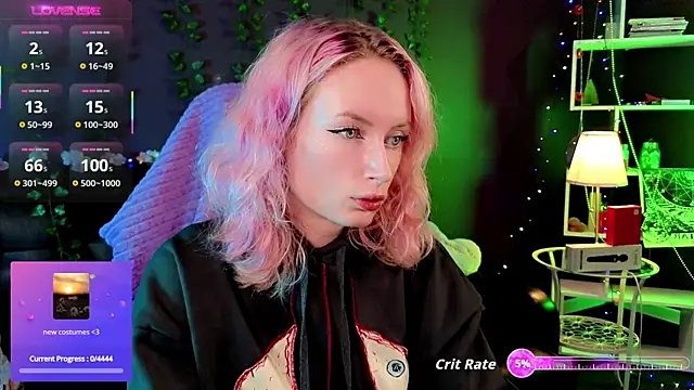  HelenCarter online show from October 6, 2025, 9:01 pm