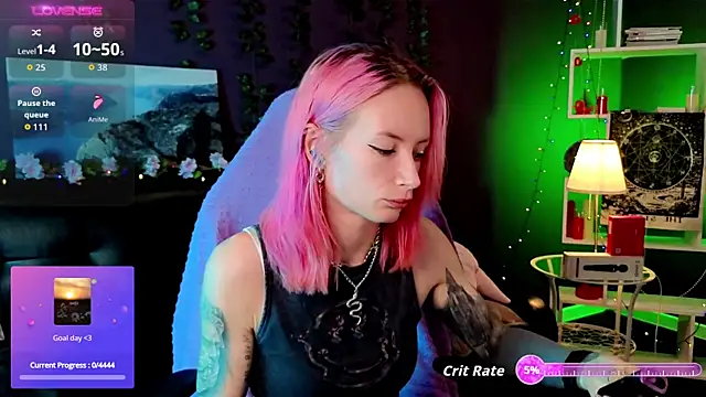  HelenCarter online show from October 18, 2025, 8:42 pm