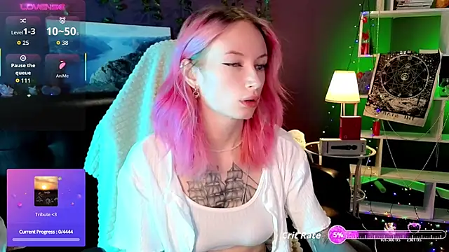  HelenCarter online show from November 30, 2025, 8:57 pm