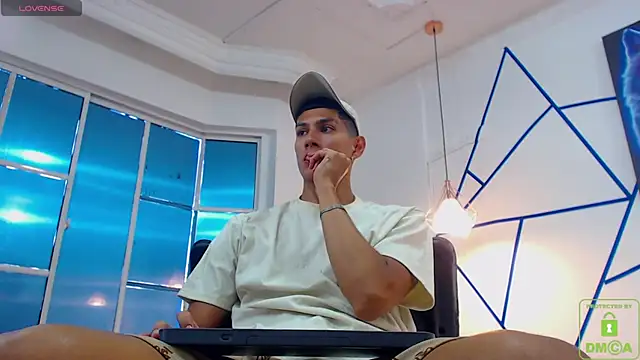 Valerio 20 online show from December 11, 2024, 8:39 pm