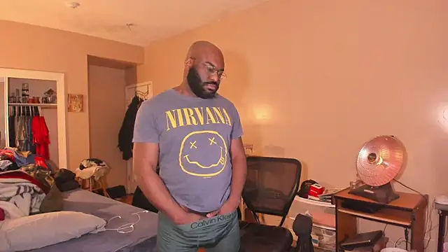 Snapshot of MrChuckDailyXXX chatting on February 5, 2026, 6:40 am MrChuckDailyXXX online show from February 5, 2026, 6:40 am