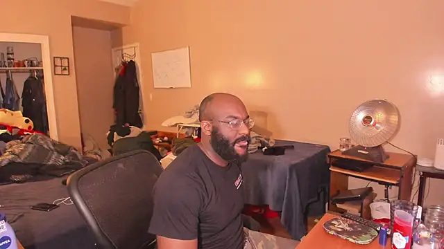 Snapshot of MrChuckDailyXXX chatting on March 1, 2026, 5:53 am MrChuckDailyXXX online show from March 1, 2026, 5:53 am