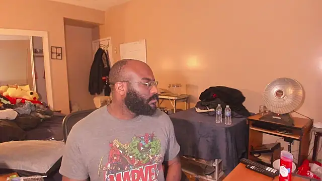 Snapshot of MrChuckDailyXXX chatting on April 16, 2026, 3:18 am MrChuckDailyXXX online show from April 16, 2026, 3:18 am