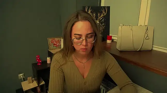 luxie milady online show from December 3, 2024, 3:00 pm