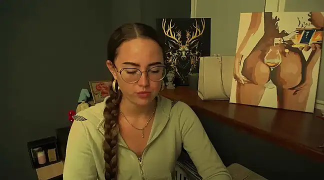 luxie milady online show from December 18, 2024, 4:49 pm