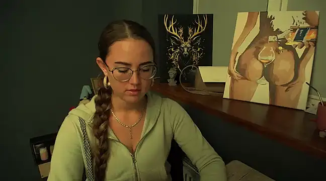 luxie milady online show from December 19, 2024, 4:24 pm