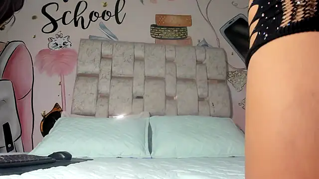 EMMA SWEETT1 online show from March 20, 2025, 3:47 pm