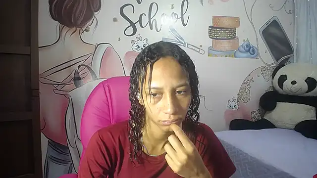 EMMA SWEETT1 online show from October 1, 2025, 12:33 pm