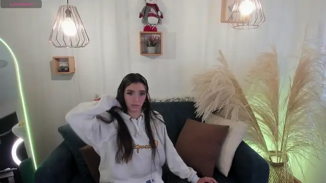 Paola wood online show from December 5, 2025, 12:03 pm