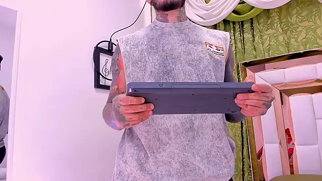 dilan scootk  online show from December 2, 2025, 7:31 pm