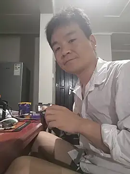 kisstoyousoon2024 online show from November 6, 2025, 10:21 pm