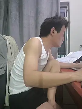 kisstoyousoon2024 online show from January 7, 2026, 6:43 pm