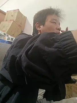 kisstoyousoon2024 online show from February 18, 2026, 11:28 am