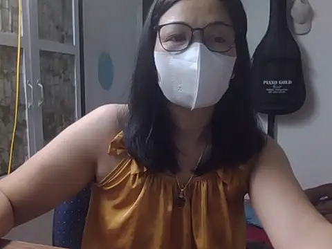 JuliaCiona online show from November 9, 2025, 5:55 pm