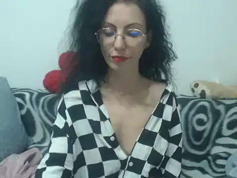 Emmatoo online show from April 15, 2026, 7:58 pm