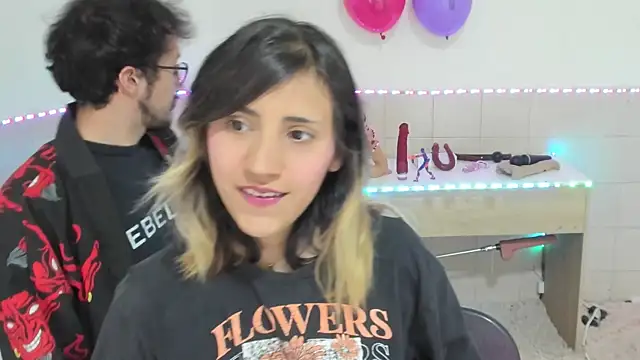 Snapshot of linnie_ chatting on September 21, 2025, 10:44 pm linnie online show from September 21, 2025, 10:44 pm