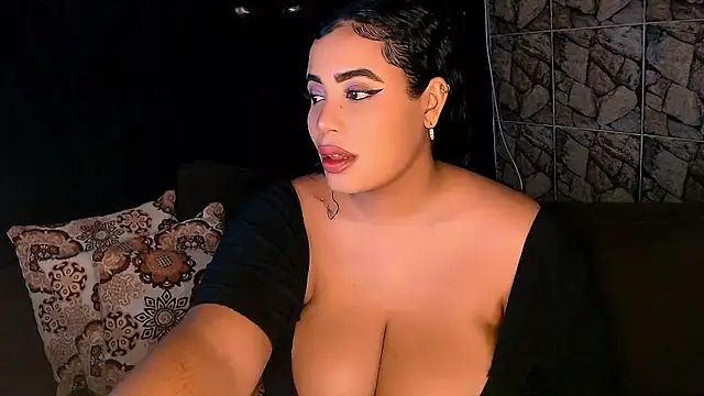 Snapshot of Emmacamille chatting on February 27, 2025, 3:47 am Emmacamille online show from February 27, 2025, 3:47 am
