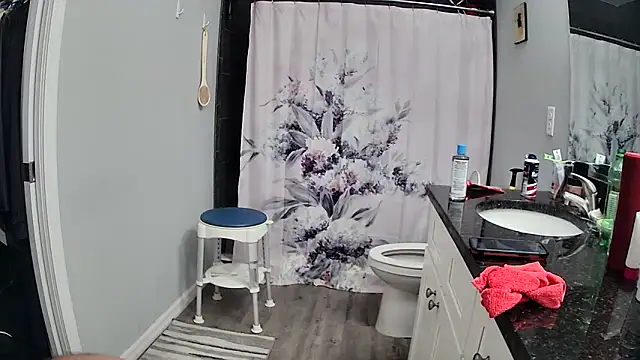 lou63ponce online show from September 8, 2025, 8:41 pm