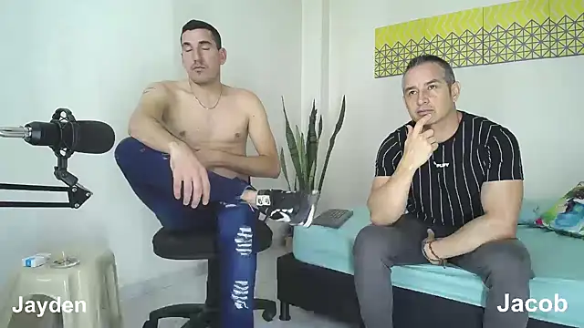 Snapshot of jayydenandjacob chatting on February 9, 2025, 7:19 pm jayydenandjacob online show from February 9, 2025, 7:19 pm