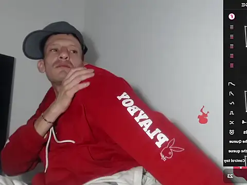 Snapshot of trebollhht chatting on January 4, 2025, 2:14 pm trebollhht online show from January 4, 2025, 2:14 pm