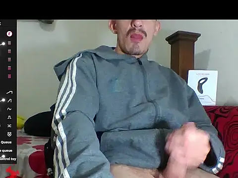 Snapshot of trebollhht chatting on January 22, 2025, 3:40 pm trebollhht online show from January 22, 2025, 3:40 pm