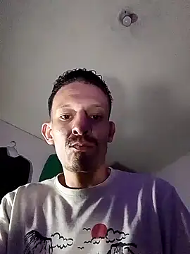 Snapshot of trebollhht chatting on February 4, 2025, 12:08 am trebollhht online show from February 4, 2025, 12:08 am