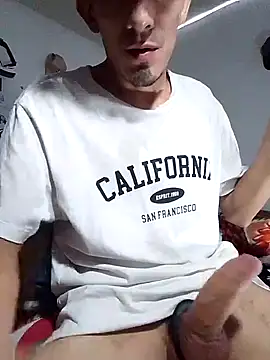 Snapshot of trebollhht chatting on February 18, 2025, 8:14 pm trebollhht online show from February 18, 2025, 8:14 pm