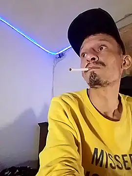 Snapshot of trebollhht chatting on February 28, 2025, 8:18 pm trebollhht online show from February 28, 2025, 8:18 pm