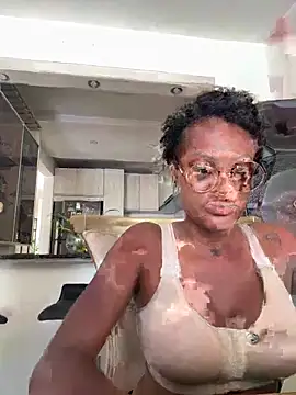 KyaraMiller online show from April 14, 2026, 9:43 pm