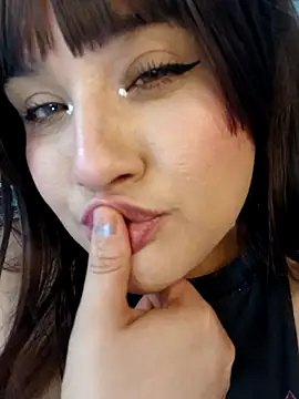 ItsNaiixa online show from April 10, 2026, 8:02 pm