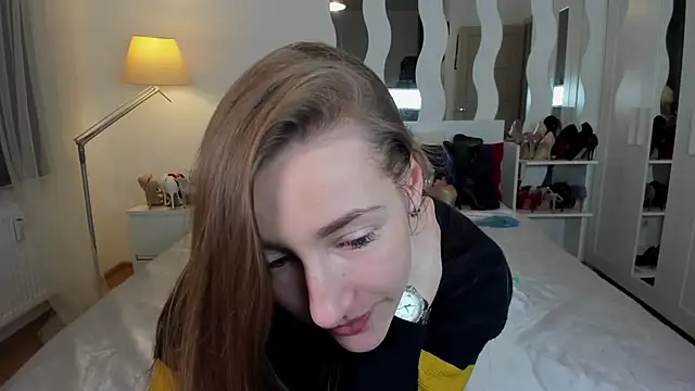 KateRedgar online show from February 24, 2025, 4:26 pm