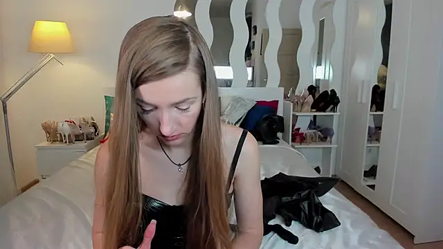 KateRedgar online show from February 26, 2025, 3:41 pm