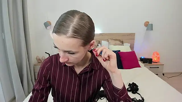 KateRedgar online show from October 9, 2025, 11:08 am