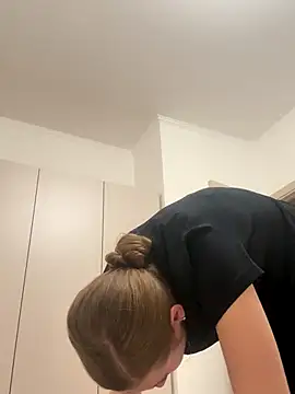 KateRedgar online show from October 16, 2025, 5:14 pm