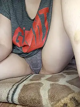 Snapshot of Holly_Bette chatting on June 30, 2026, 7:20 am Holly Bette online show from June 30, 2026, 7:20 am