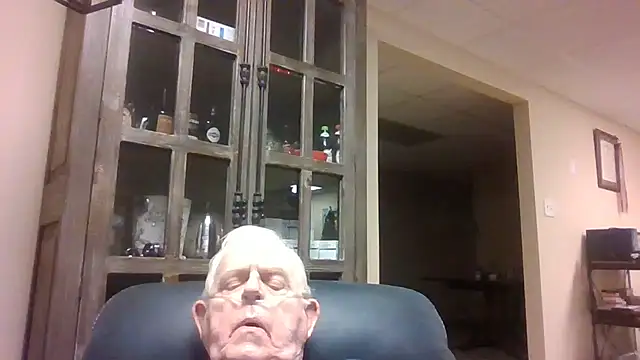 bootlegmanz online show from November 22, 2025, 6:40 pm