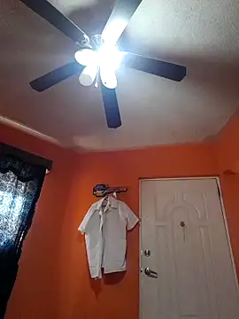 miicheele32 online show from February 19, 2025, 7:27 pm