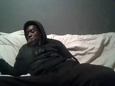 Snapshot of SmallGoodNutts chatting on February 6, 2025, 12:11 am SmallGoodNutts online show from February 6, 2025, 12:11 am