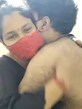 Snapshot of IND_COUPLE1 chatting on December 8, 2024, 10:03 pm IND COUPLE1 online show from December 8, 2024, 10:03 pm