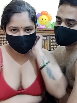 Snapshot of IND_COUPLE1 chatting on February 28, 2025, 1:03 pm IND COUPLE1 online show from February 28, 2025, 1:03 pm