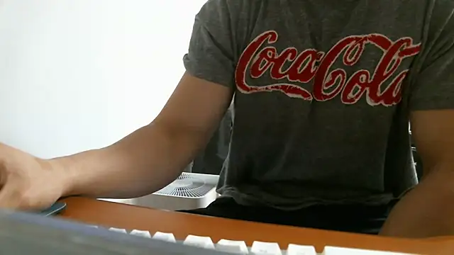 Stellan 0412 online show from March 24, 2026, 4:39 am