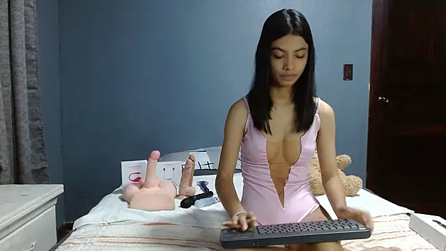 LiaOrtiz69 online show from December 7, 2024, 12:19 am