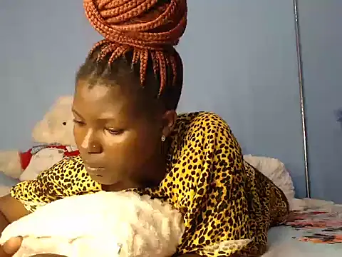 TrishaKalid online show from December 18, 2025, 9:10 pm